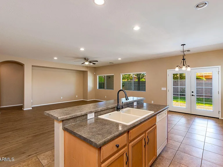 613 W Stanley Ave — Photo 17