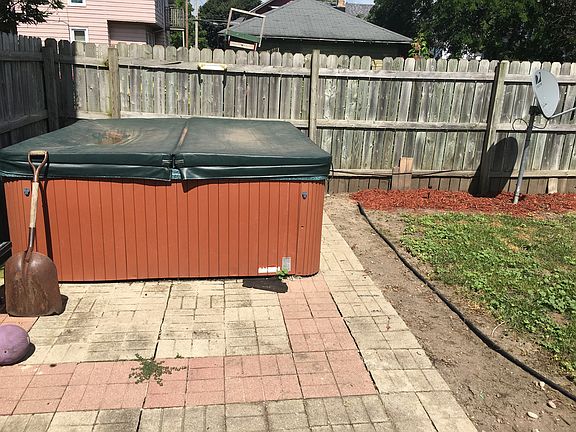 Hot Tub: has new cover now!