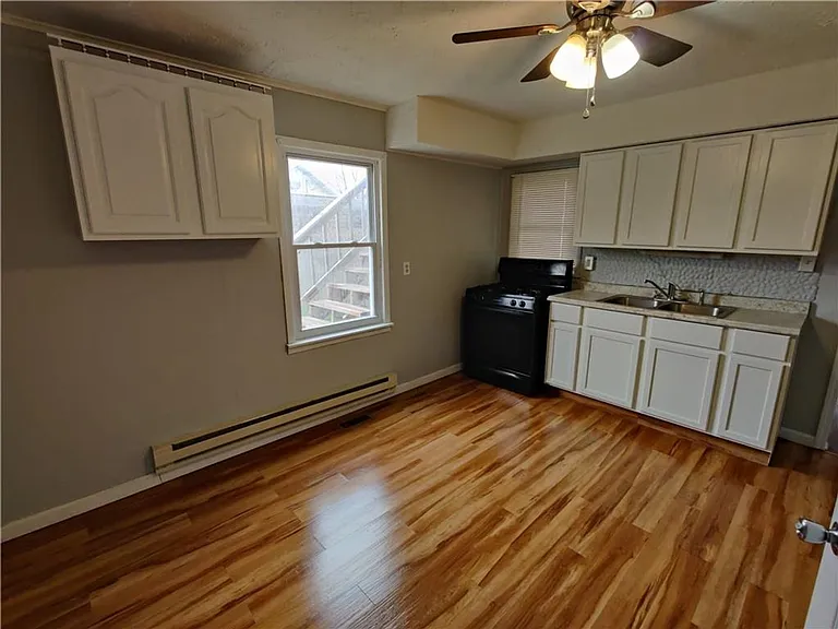 227 W Pennsylvania St — Photo 3