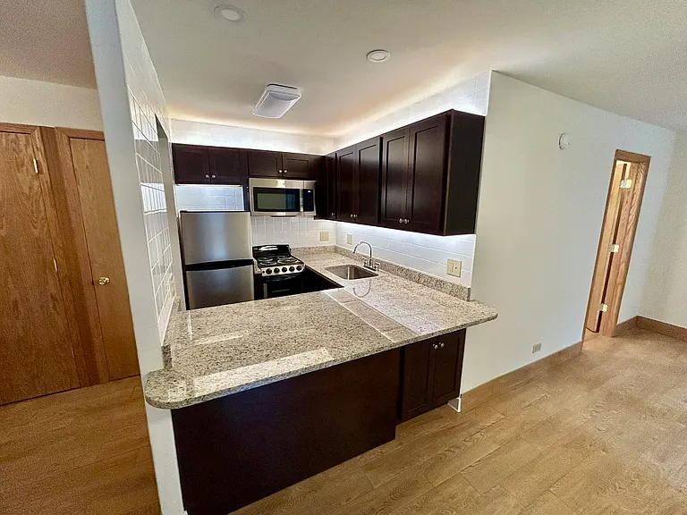 531 W Deming Place — Photo 29
