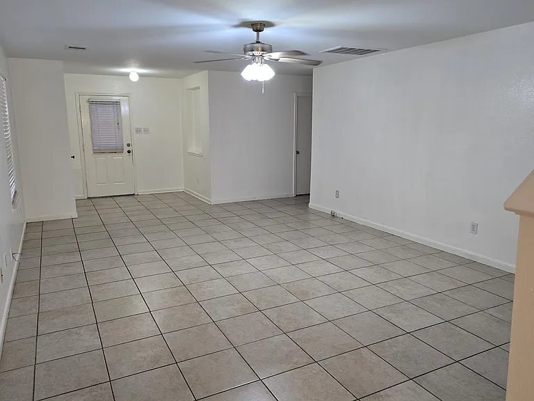 6718 Hawthorne Falls Ln — Photo 2