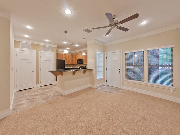 4th image of 909 SW 6th Ave Unit 113