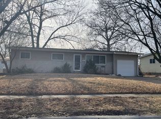 680 Crabapple Ln, Florissant, MO