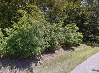 182 Lakeview Dr, Whispering Pines, NC 28327