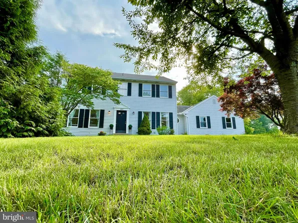 309 Dogwood Dr, Hershey, PA 17033
