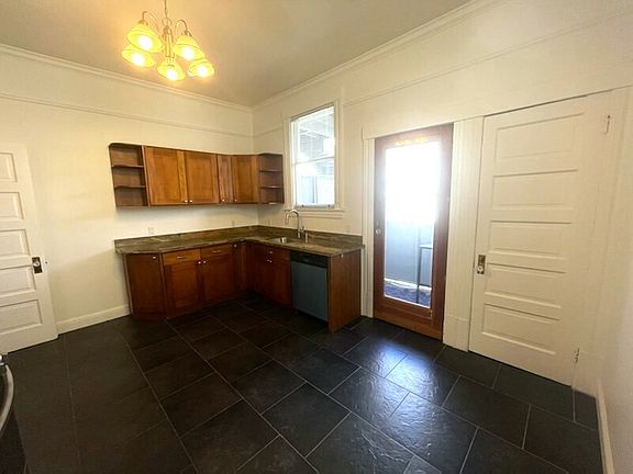 3rd image of 215 Guerrero St APT 4