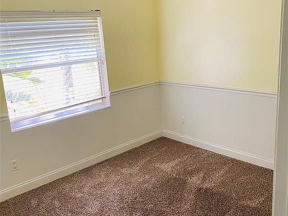 4th image of 4690 Hidden Lake Dr