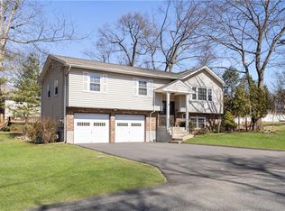 165 Springsteen Ave, Pearl River, NY 10965