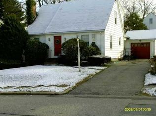 15 Harbour Ter, Cranston, RI 02905