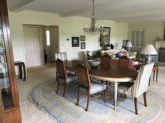 5th image of 271 S Countryside Dr