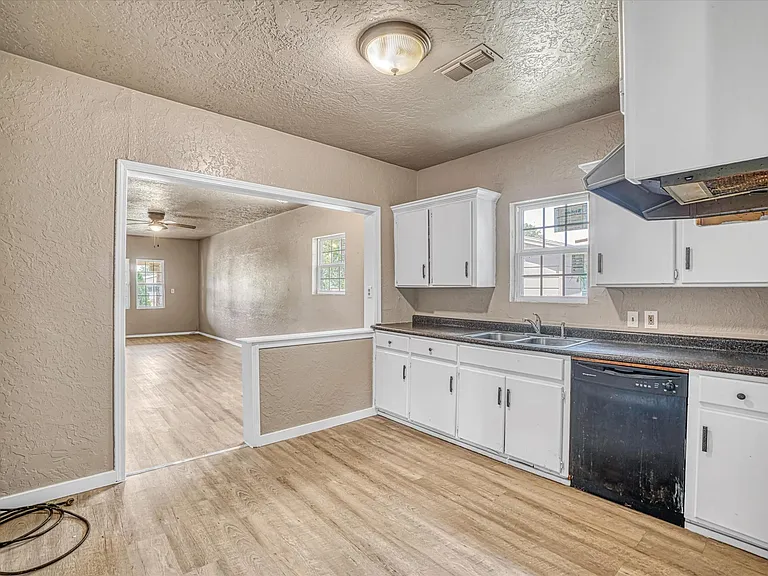 1508 N Crain St — Photo 15
