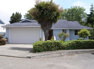 1305 English Ct, Brookings, OR 97415