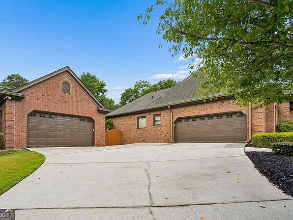 2nd image of 315 Savannah Pl