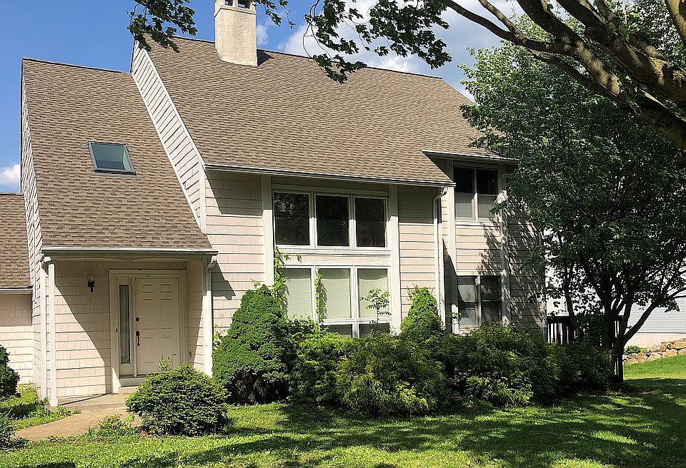 2nd image of 201 Bridle Path Dr