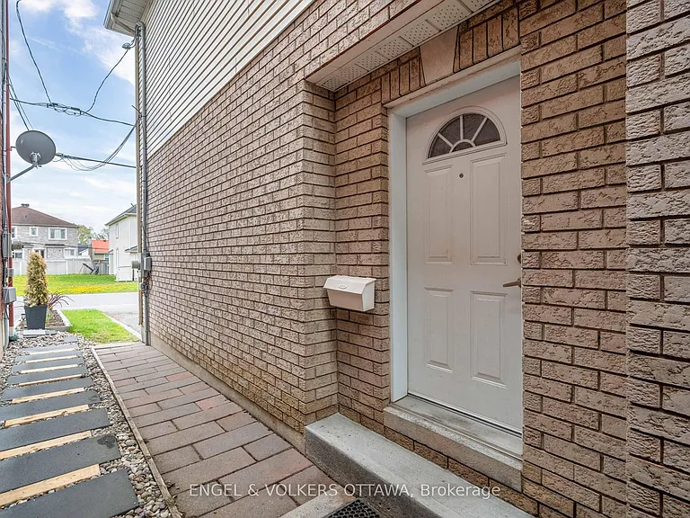 1649 Rosebella Ave #B — Photo 2