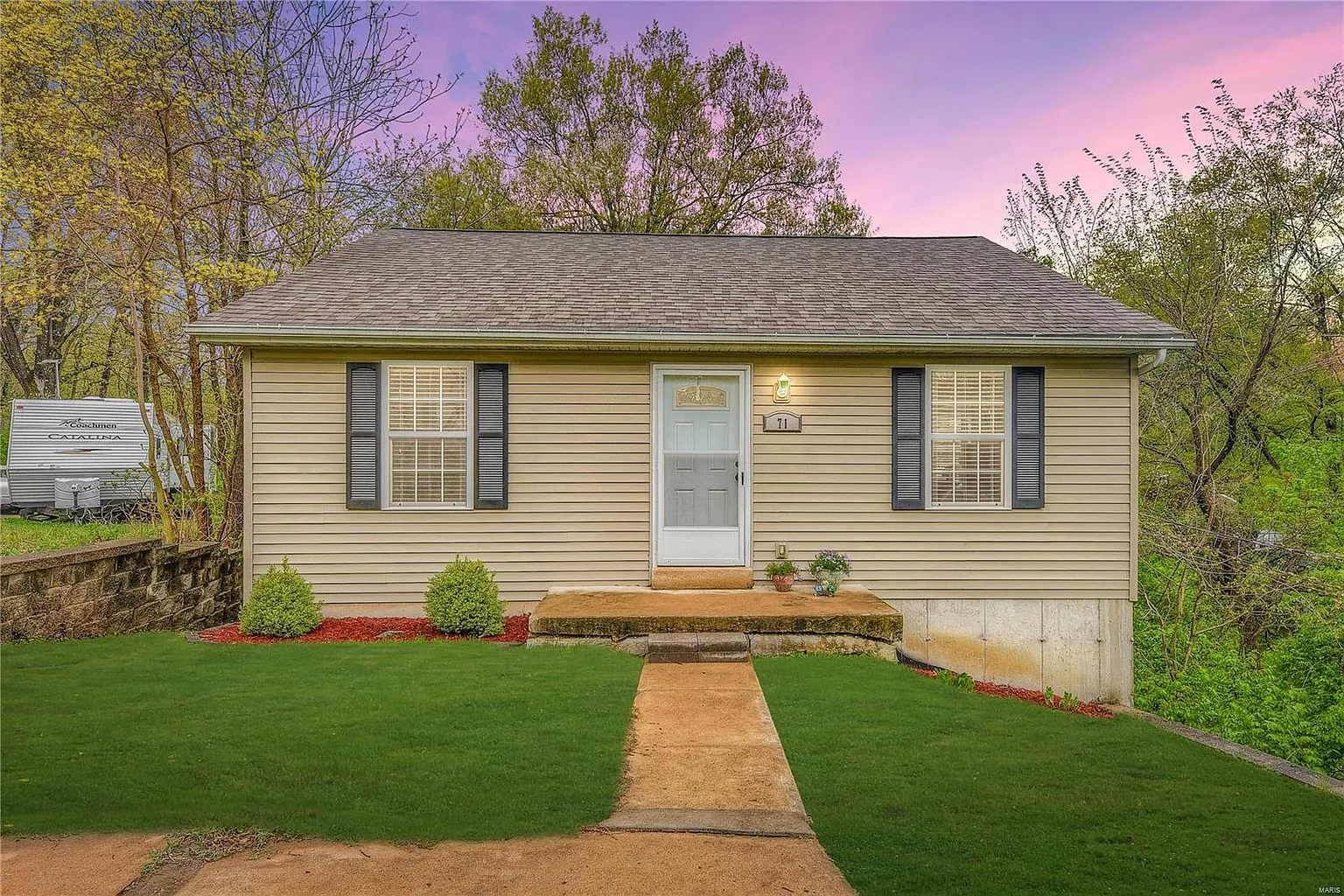 71 Guylyn Pl photo 1