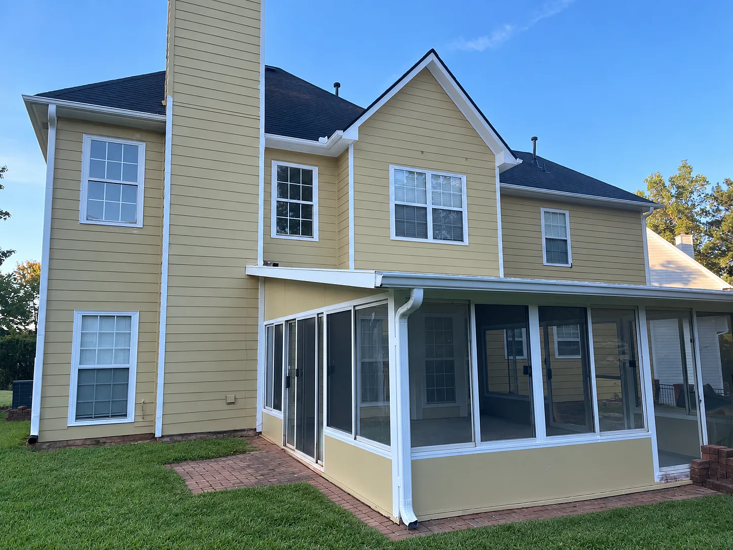 4 bed, 2.5 bath, 2644 sqft, $2,700 — Photo 2
