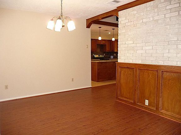 5th image of 2806 Colony Dr