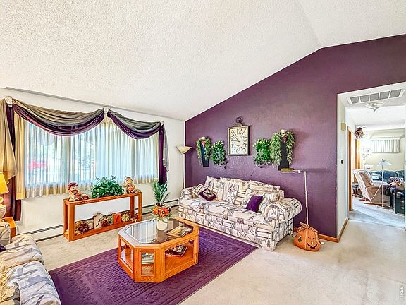 4th image of 903 Holly Dr
