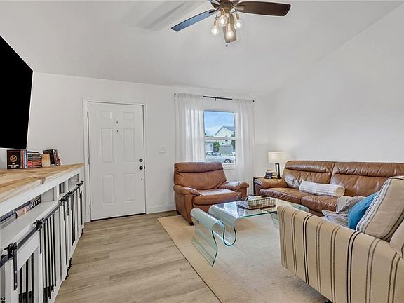 3rd image of 8334 Trillium RD