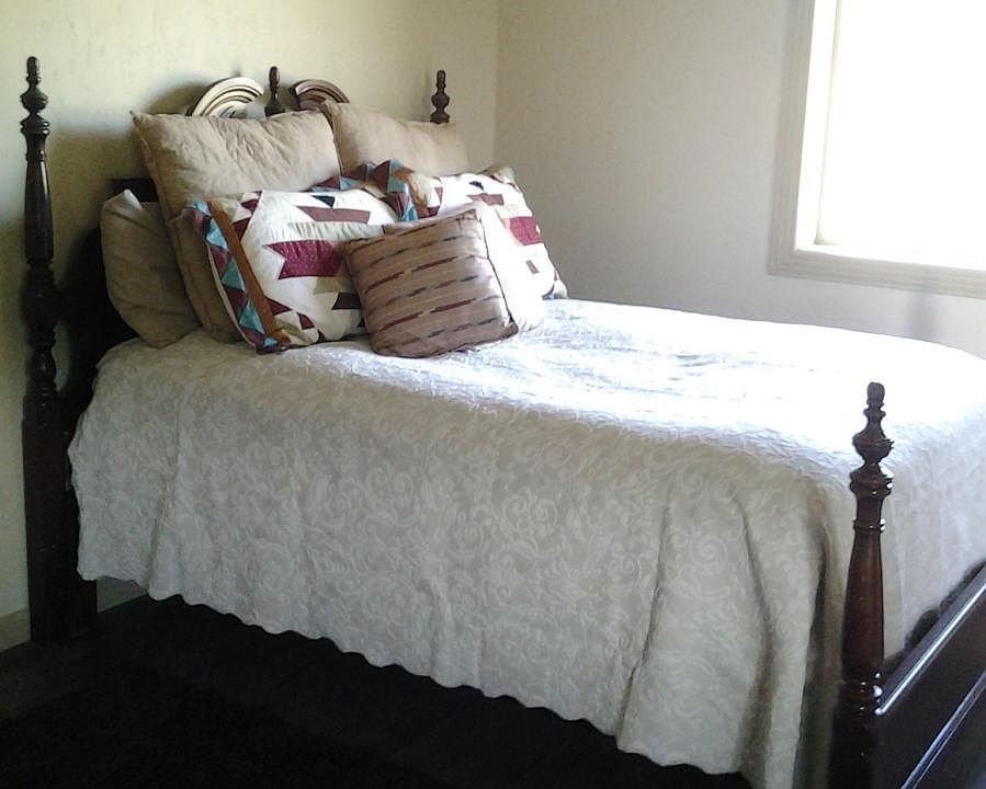 2nd image of 206 N Hill St #1
