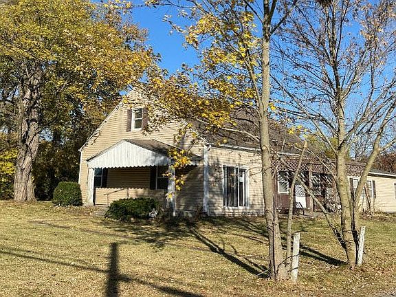 2nd image of 1744 W Breese Rd