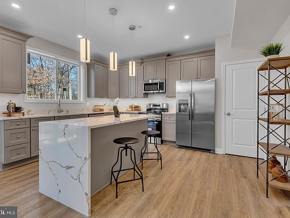 4th image of 9912 Ridge St