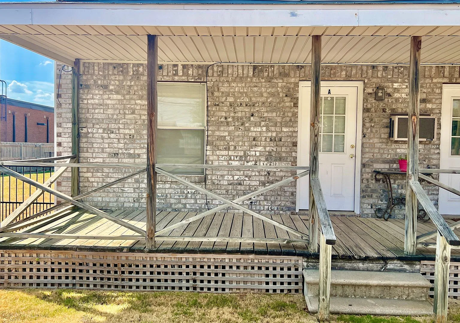 For Lease: 1 Bedroom - 1 Bath Duplex In The Heart Of Weatherford — Photo 1
