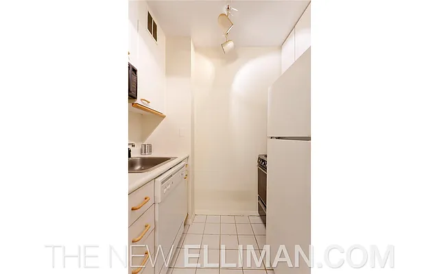 Rented by Douglas Elliman | media 39