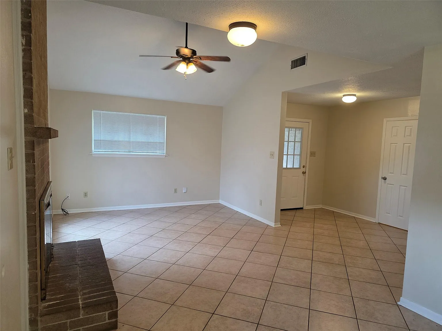 4 bed, 2.0 bath, 1635 sqft, $1,900 — Photo 4