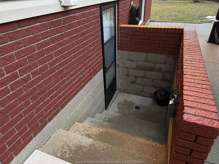 9248 Esplanade Dr #BASEMENT — Photo 5