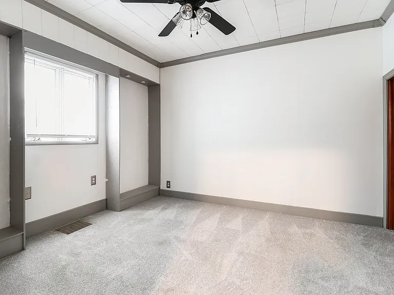 403 Laurel St — Photo 3