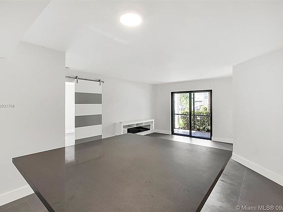 3rd image of 827 NE 199th St APT 108