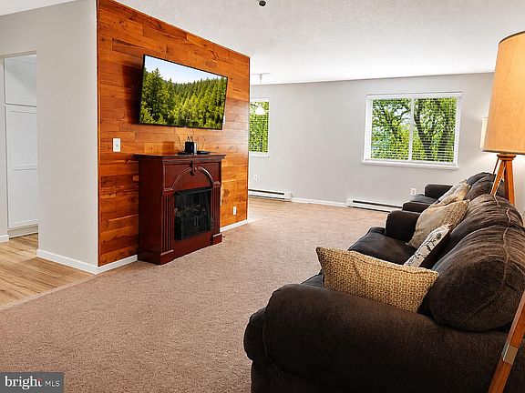 2nd image of 1724 Mosser Rd #11