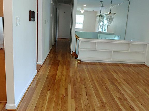 4th image of 3498 Paul St