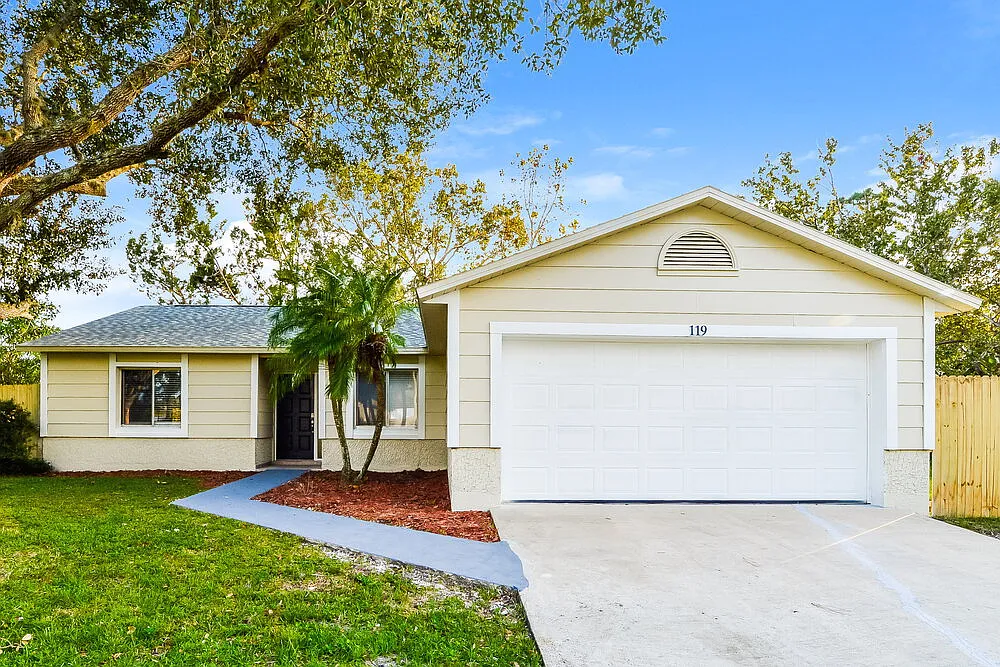 3 bed, 2.0 bath, 1300 sqft, $2,240 — Photo 1