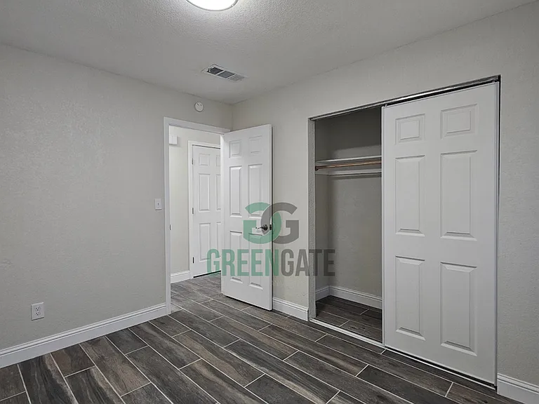 901 Valente Way — Photo 25