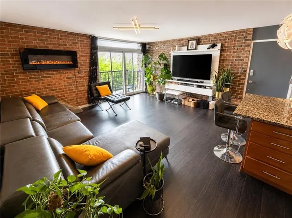 2933 Baltimore Ave APT 302, Kansas City, MO 64108