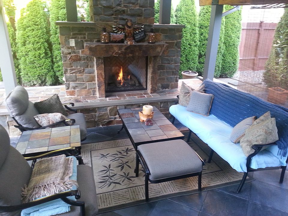 Outdoor covered living area