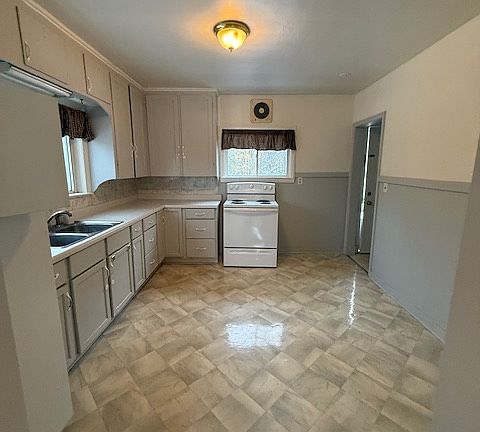 3rd image of 1620 Riverview Dr #1