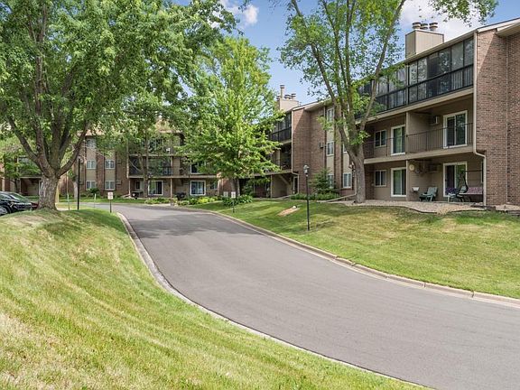 2nd image of 3850 Plymouth Blvd APT 122