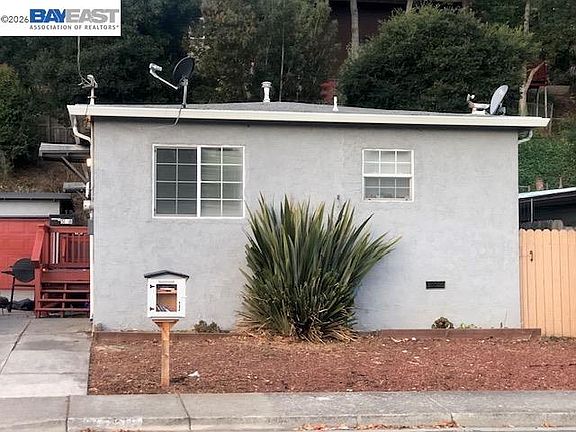 3rd image of 512 Tennent Ave