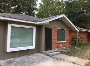 2211 N Thompson St, Conroe, TX 77303