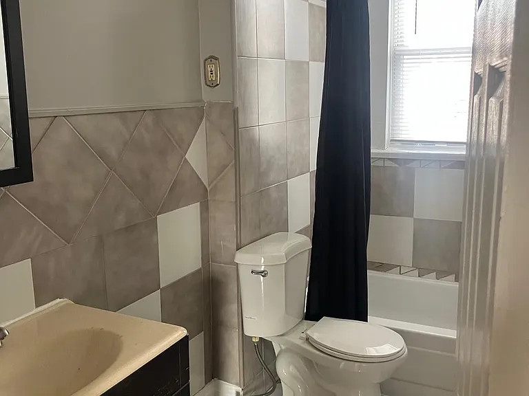 2540 Aisquith St — Photo 7