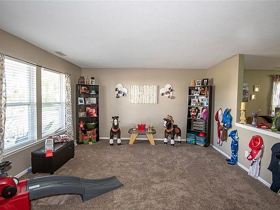 3rd image of 10466 Kings Gap Way