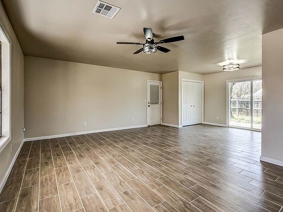 3rd image of 2210 E Crestwood Dr