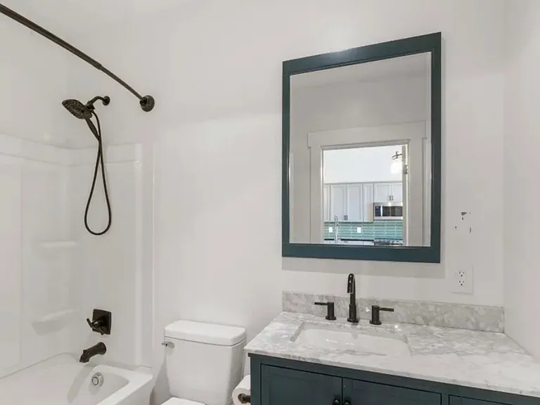 48 Market Pl — Photo 2