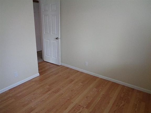 5th image of 30 Pine Crest Dr