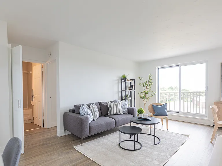 718 Lawrence Rd — Photo 4
