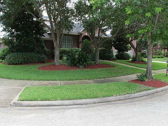 NICE CORNER LOT
